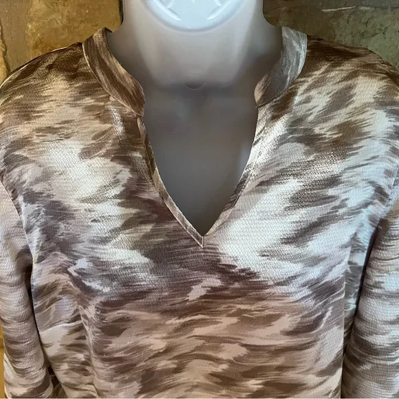 Travelers Collection by Chico’s Tunic Blouse Women 2 (Large - 12)) Animal Print - Picture 9 of 11